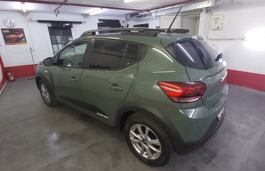 Folie Auto LLumar AT, montata la Tinted