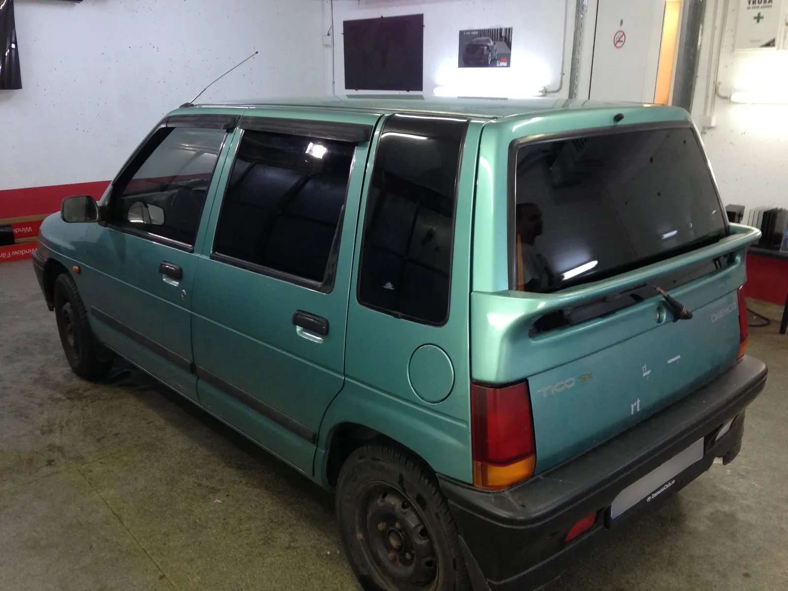 Folie auto LLumar ATR05 Daewoo Tico verde metalic – vedere laterală