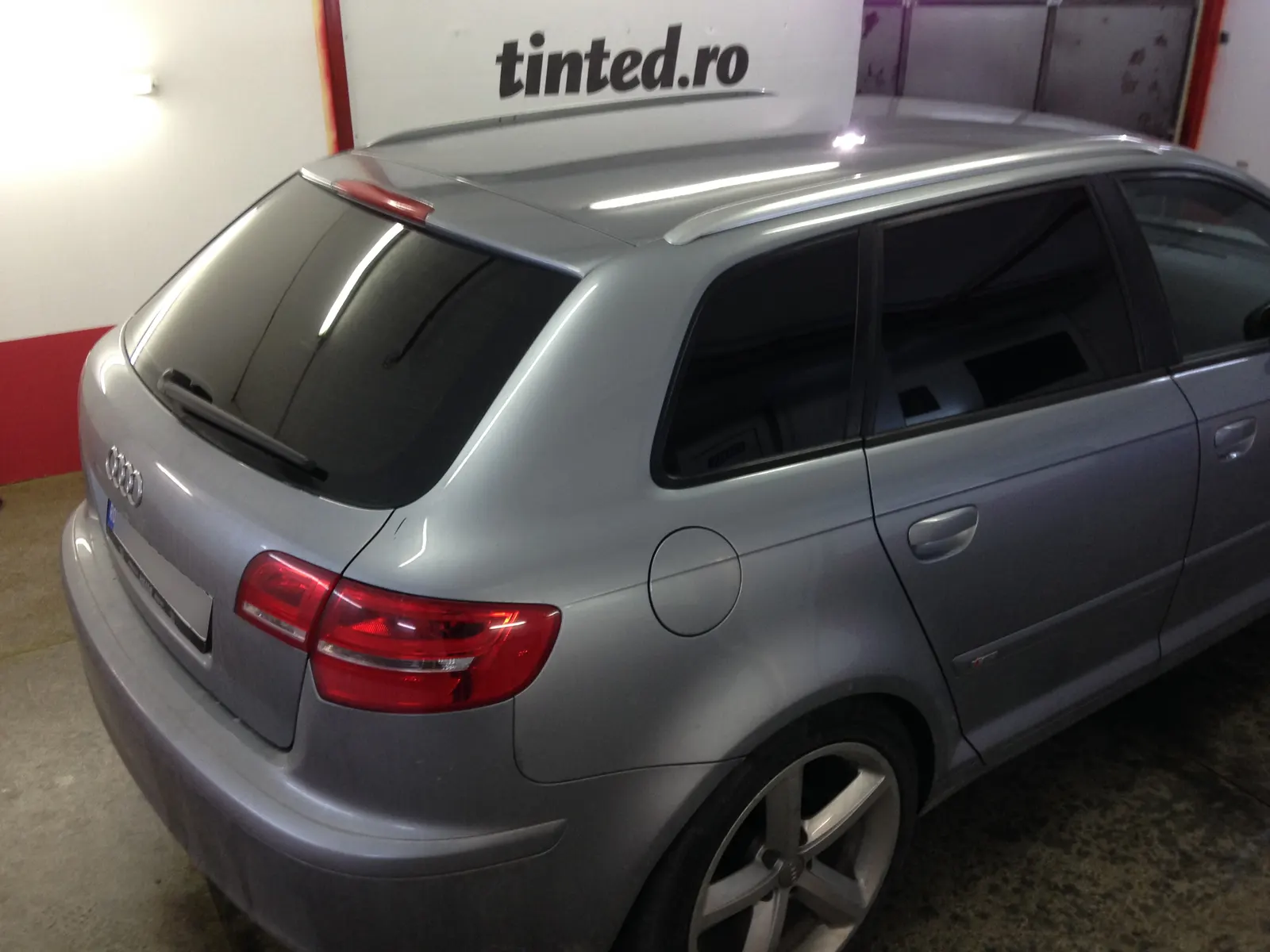 Audi A3 Sportback argintiu – geamuri fumurii intense LLumar ATR05