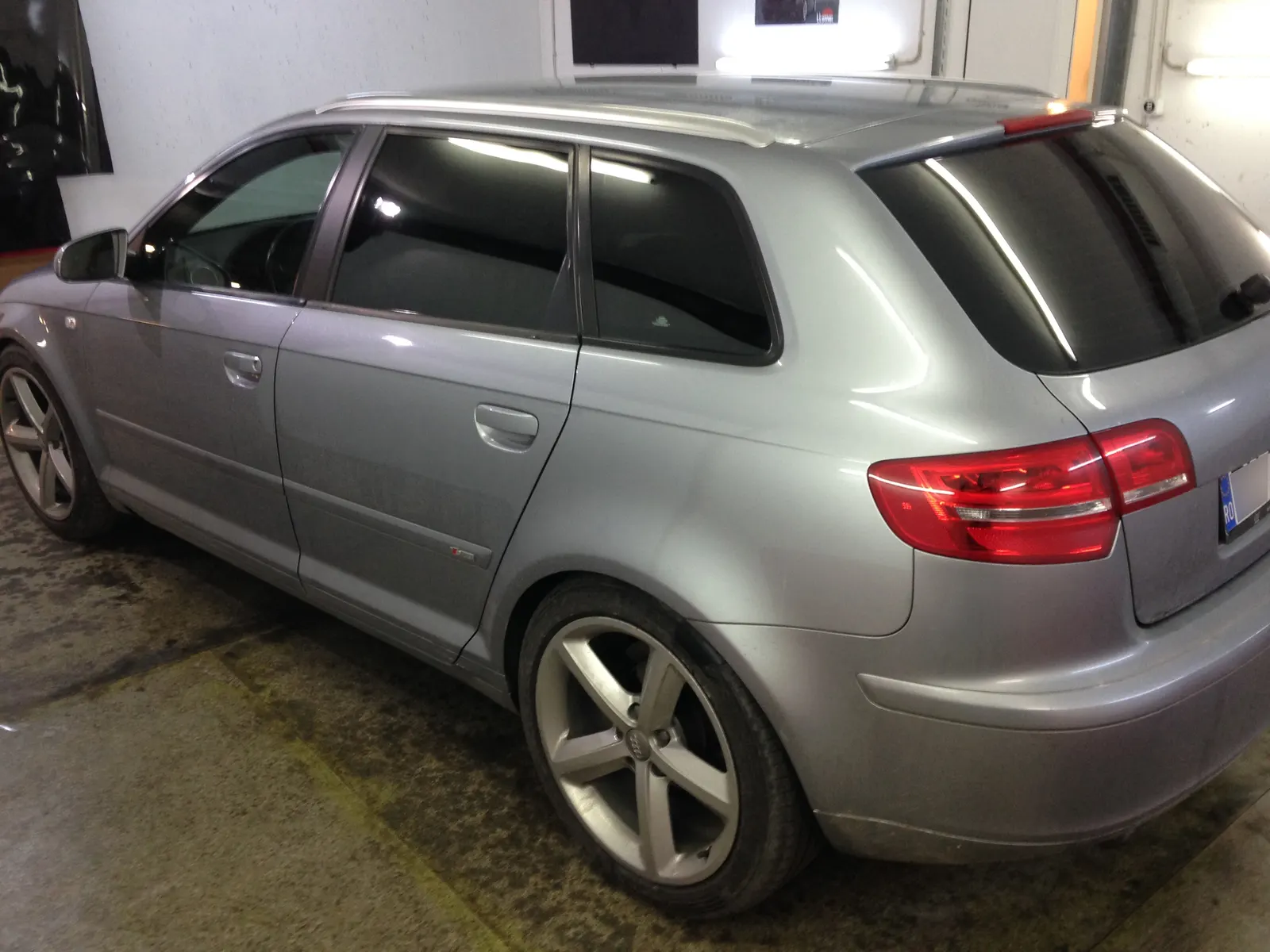 Detaliu folie fumurie LLumar ATR05 luneta Audi A3 Sportback argintiu