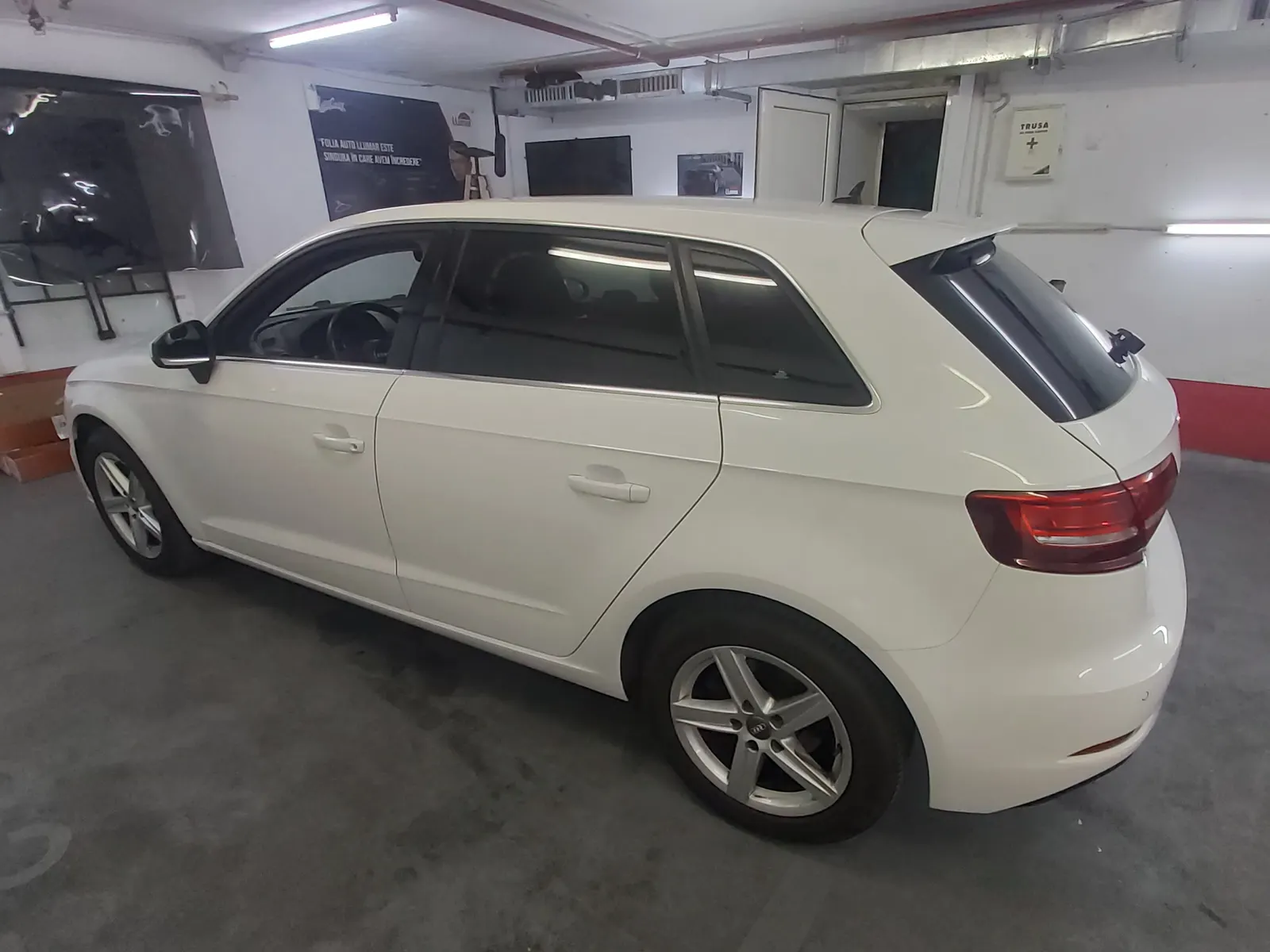 Montaj folie auto Audi A3 Sportback Ibis White – Tinted Window