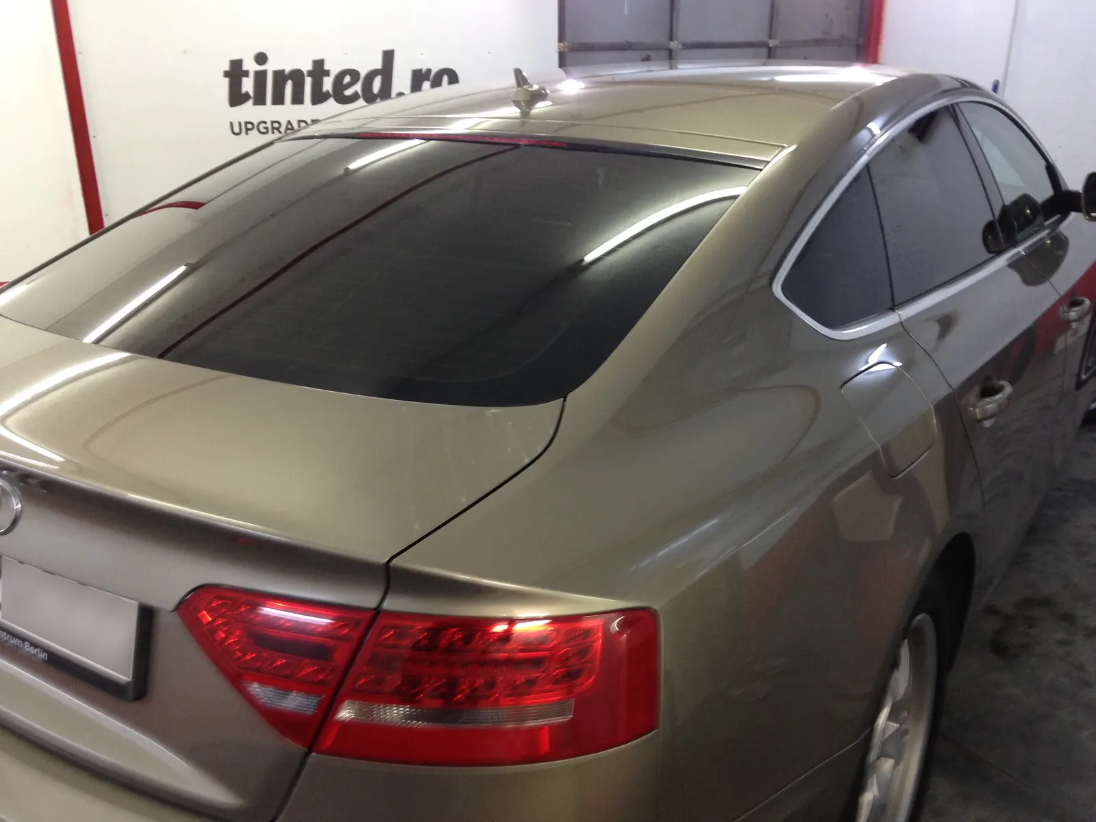 Audi A5 Sportback bej auriu – geamuri fumurii discrete LLumar ATR20