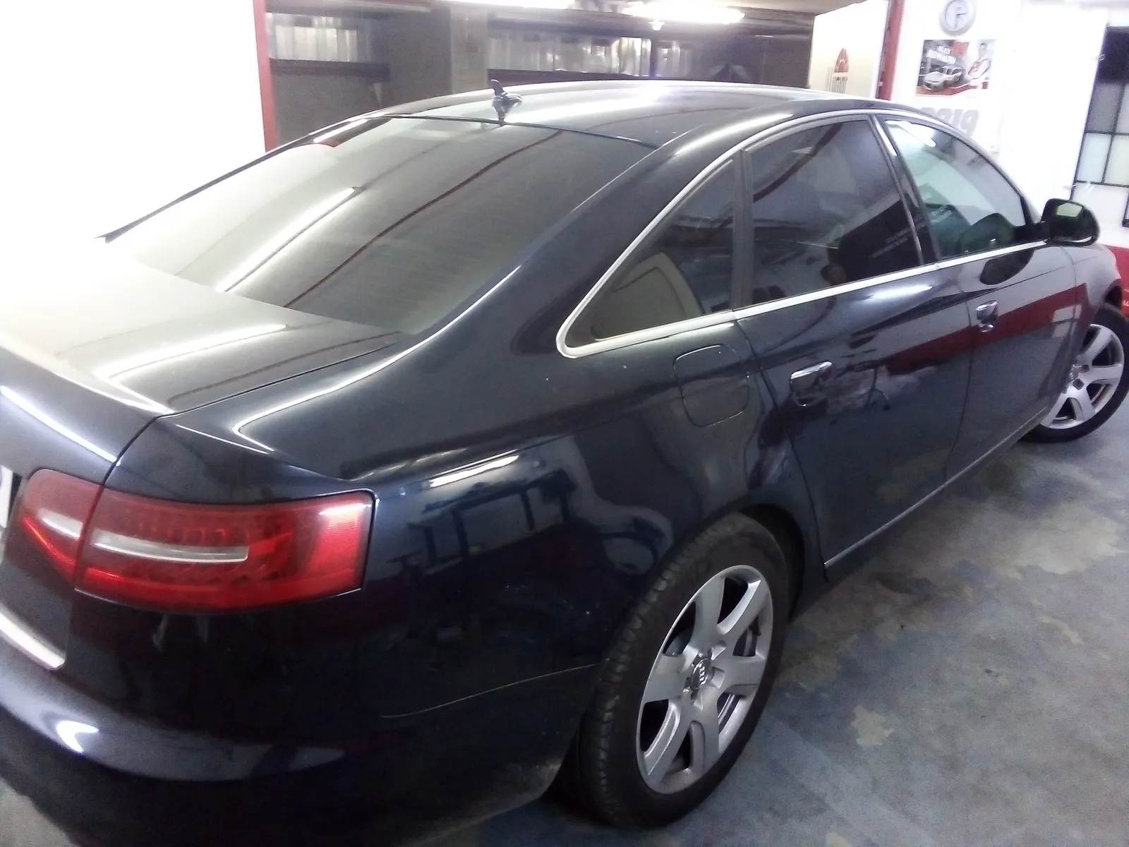 Montaj folie auto Audi A6 Dark Blue Metallic – Tinted Window
