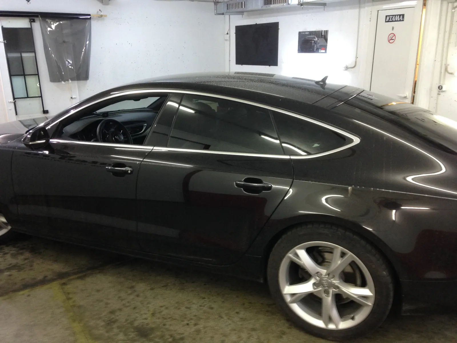 Detaliu folie fumurie LLumar CTX35 luneta Audi A7 Sportback negru