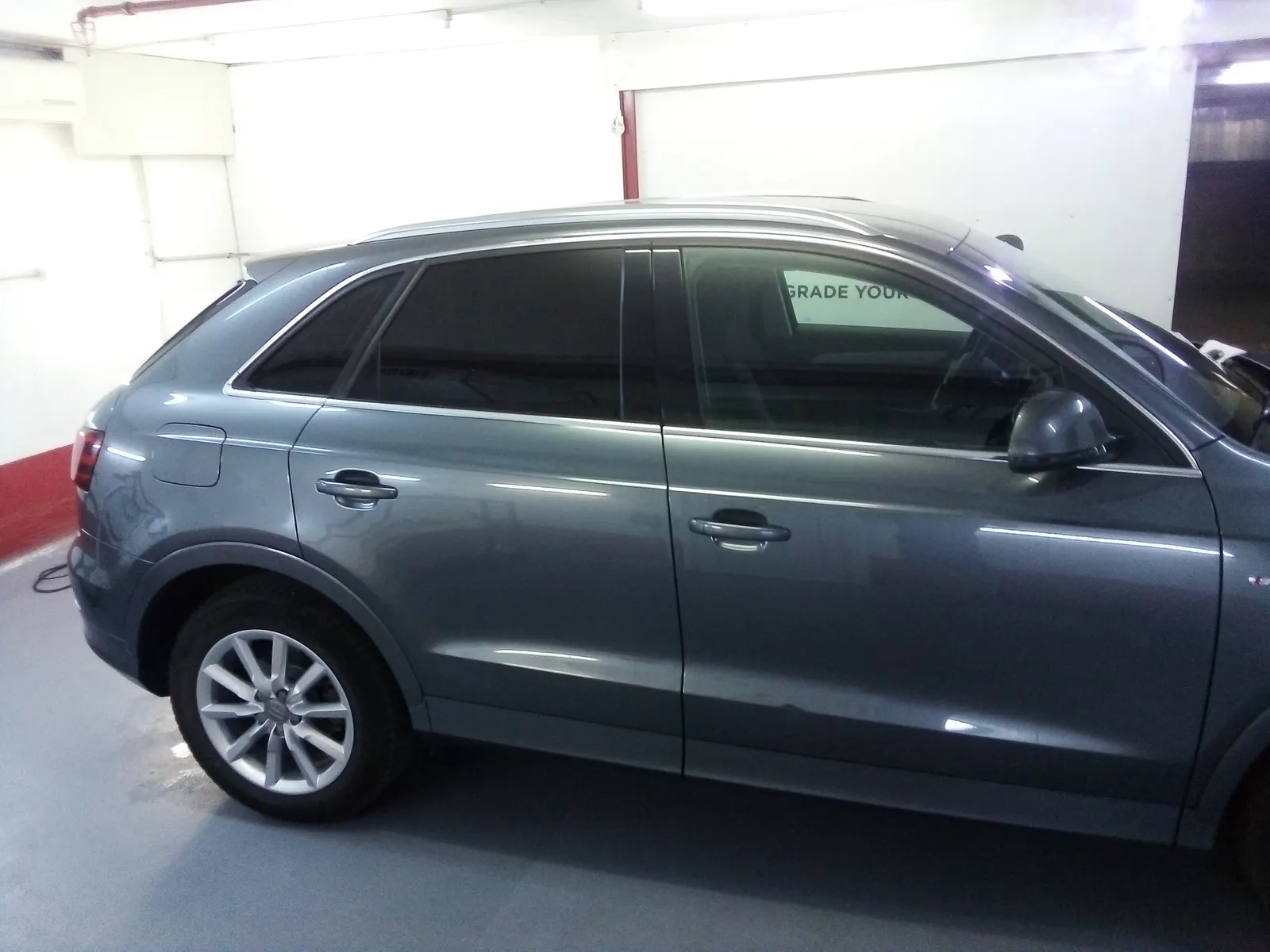 Audi Q3 gri metalic – geamuri fumurii intense LLumar CTX05