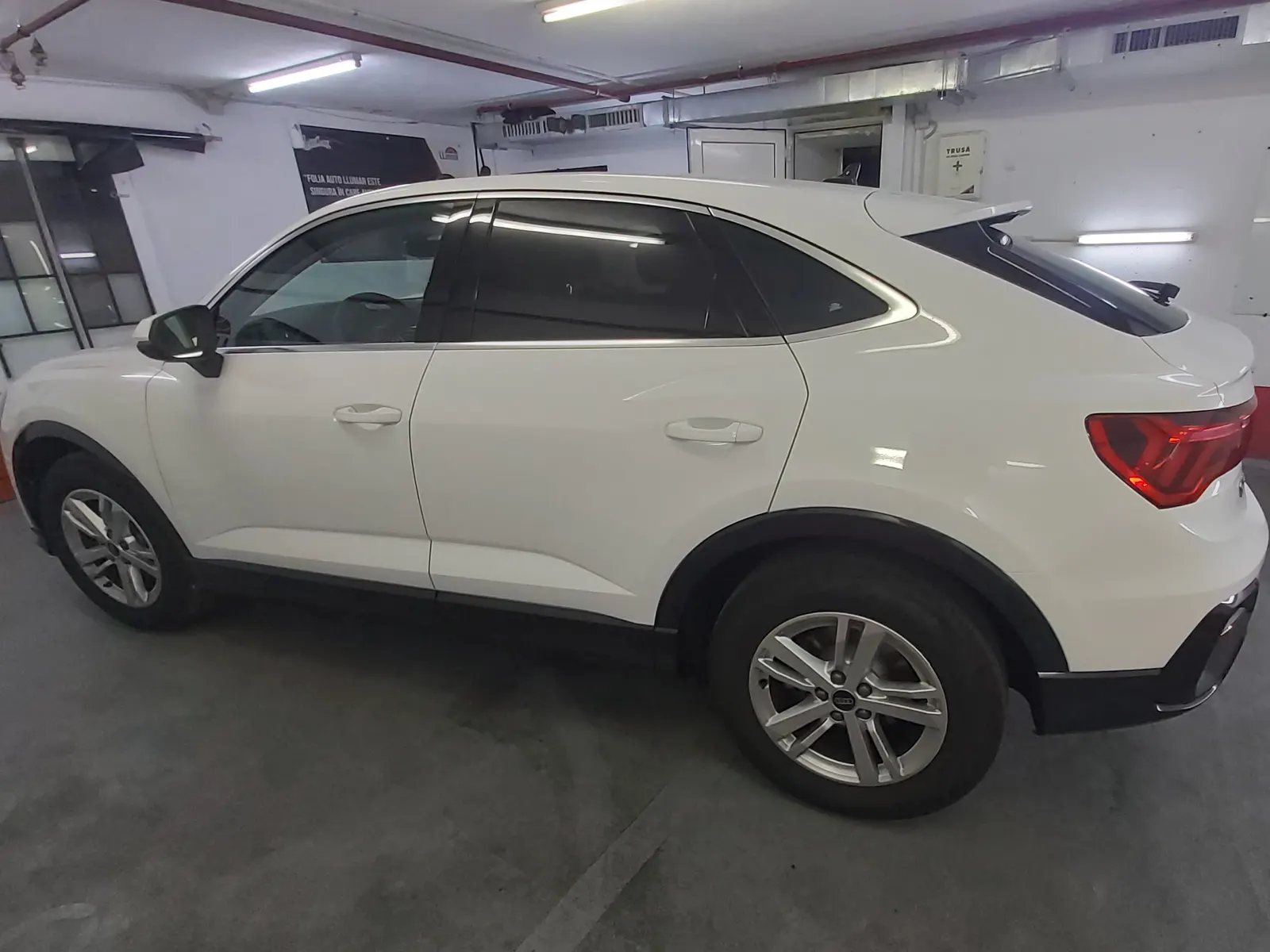 Montaj folie auto Audi Q3 Ibis White – Tinted Window