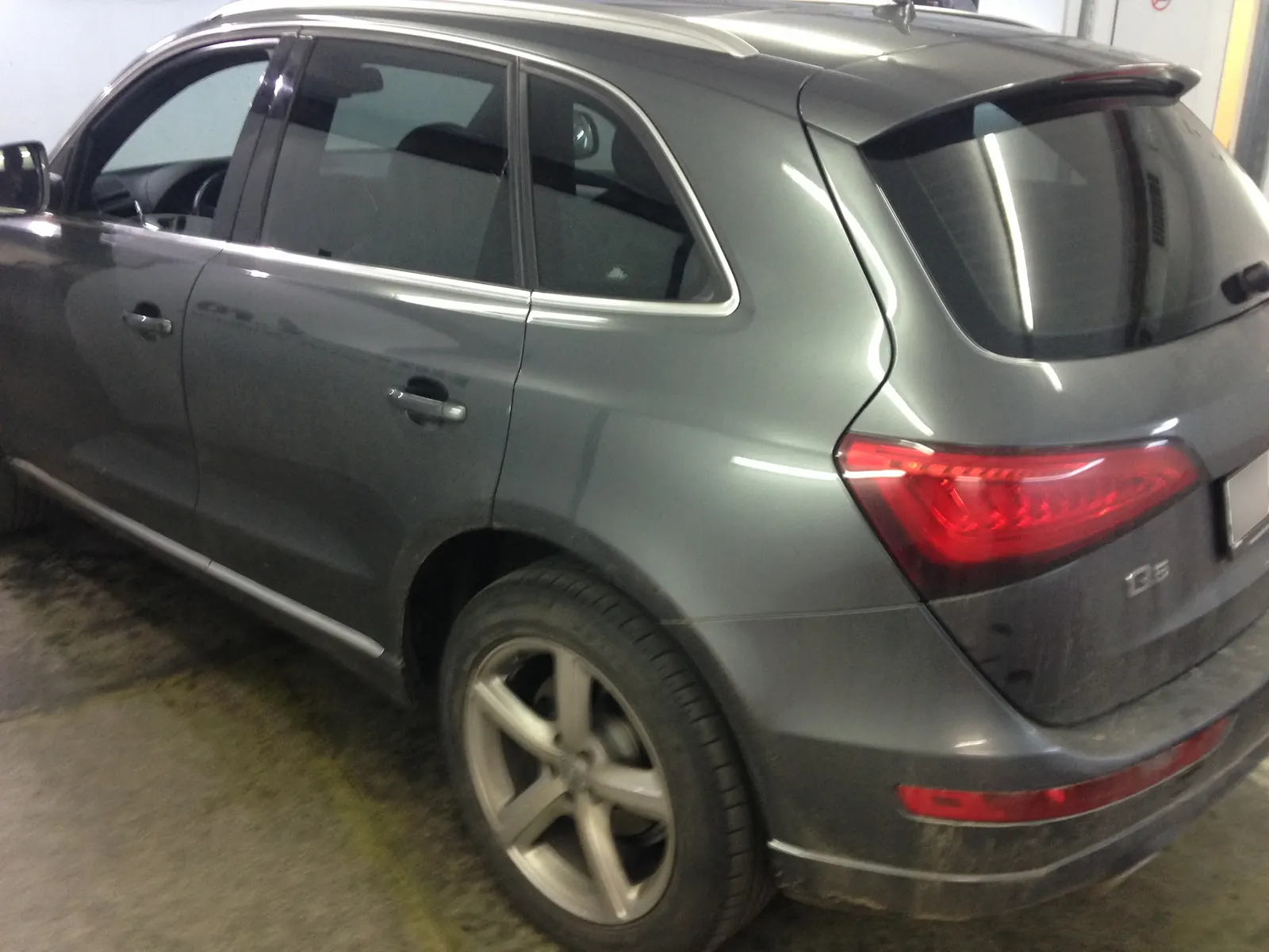 Audi Q5 gri perlat – geamuri fumurii discrete LLumar CTX35