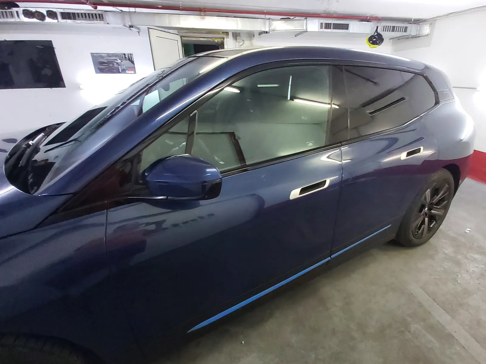 Folie transparenta LLumar AIR80 fata BMW iX i20 Phytonic Blue