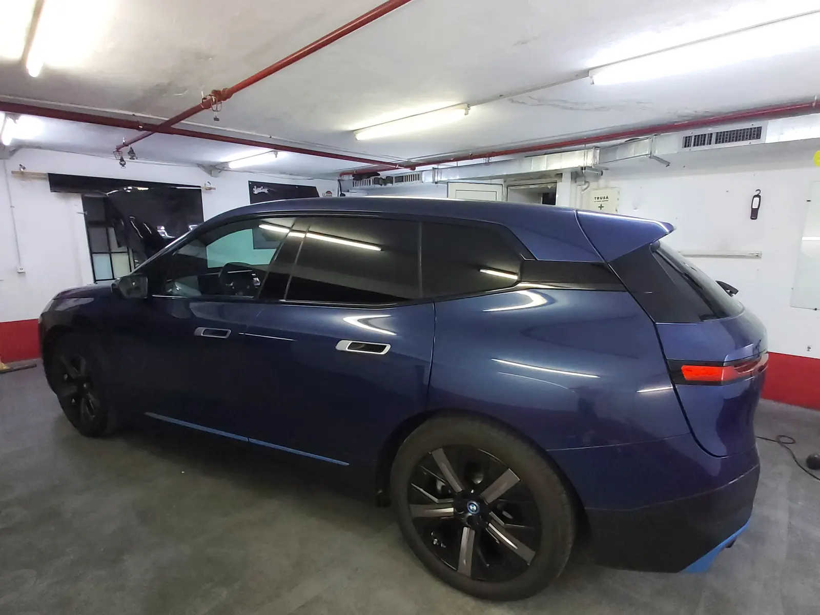 BMW iX i20 Phytonic Blue – combinatie folie CTX05 spate si AIR80 fata