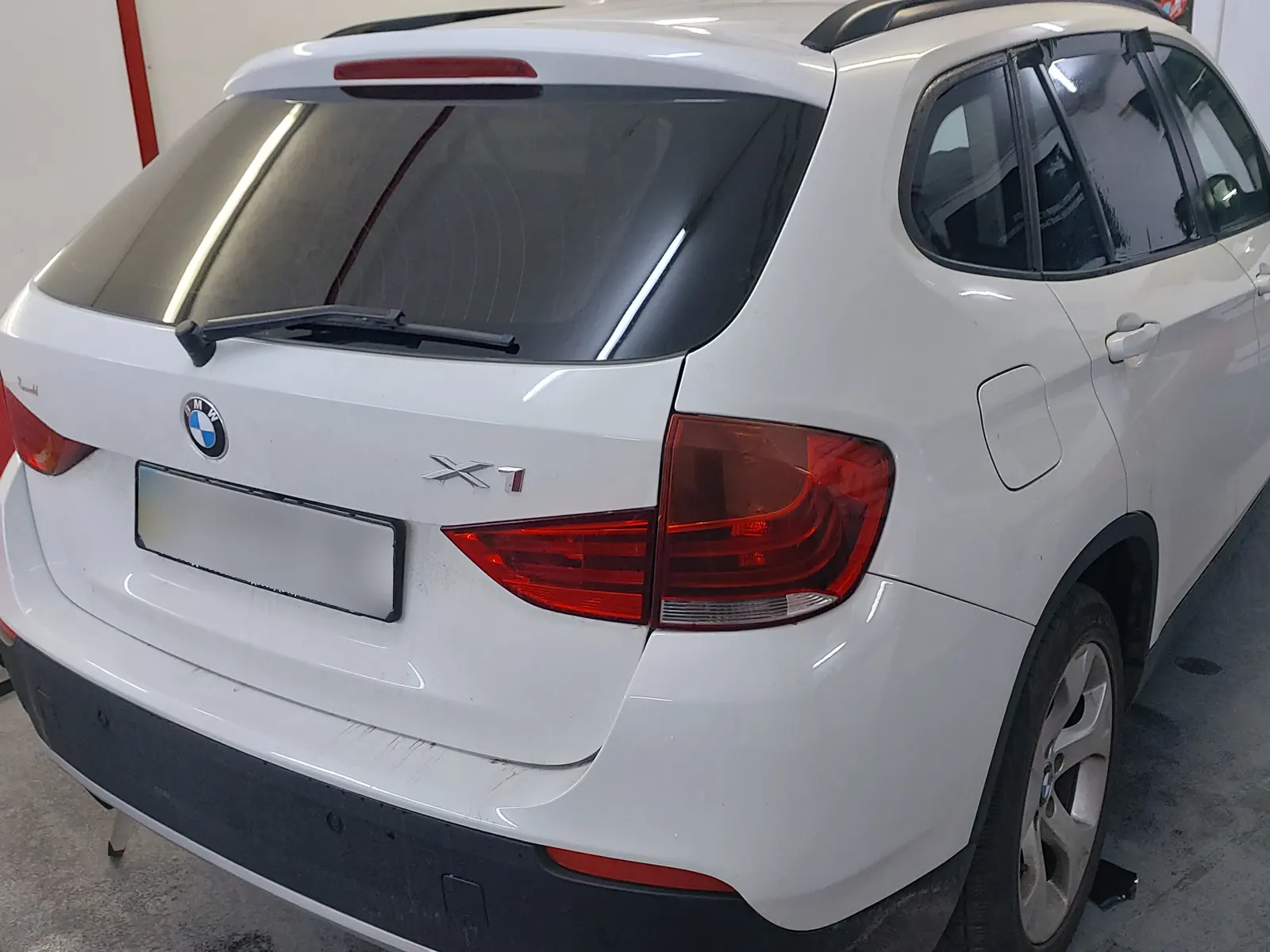 Folie auto LLumar ATR05 BMW X1 E84 Alpine White