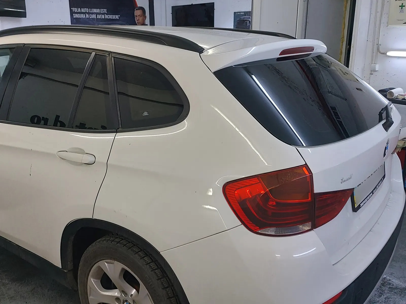Montaj folie auto BMW X1 E84 Alpine White – Tinted Window