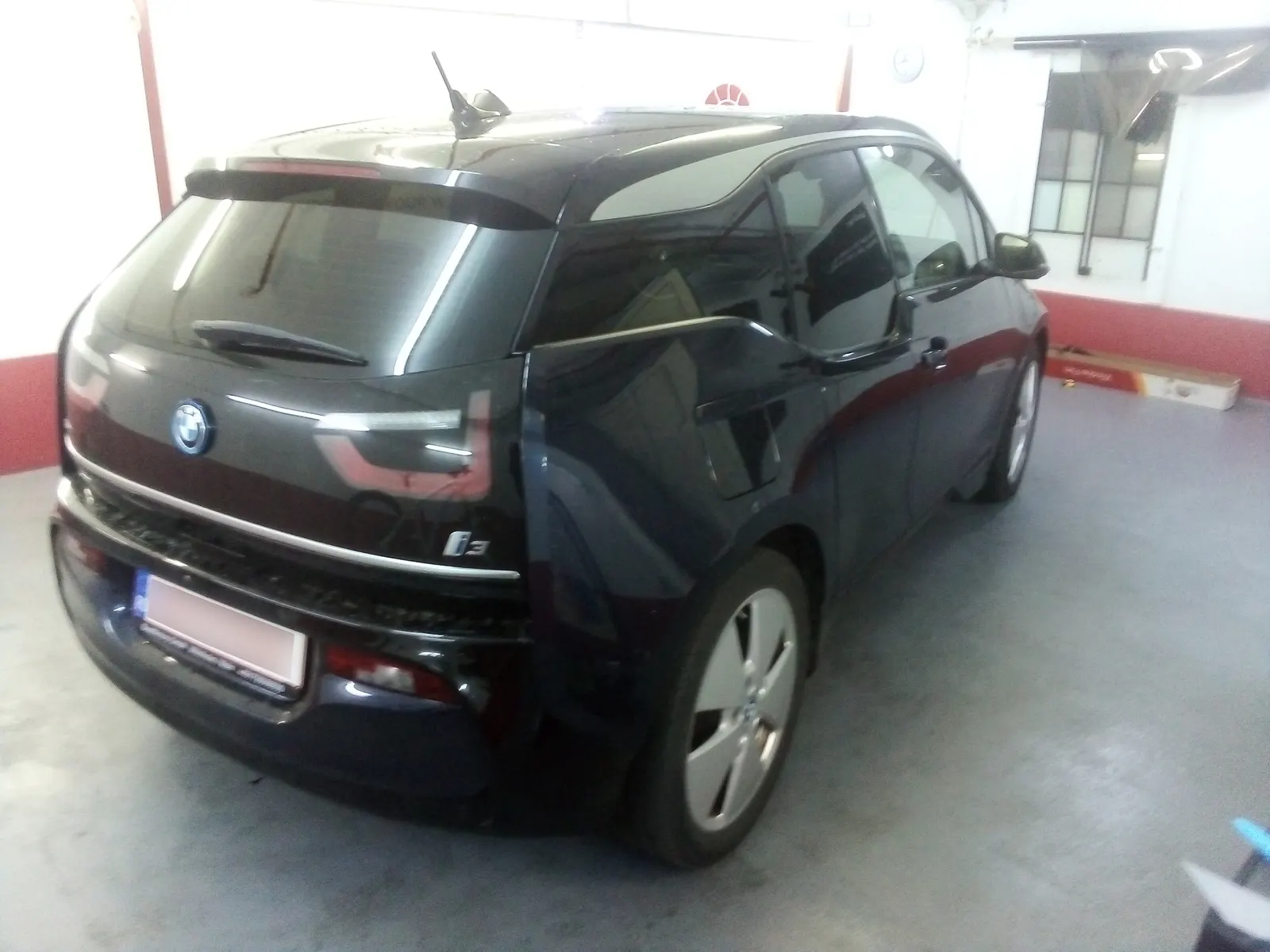 Geamuri fumurii BMW i3 albastru – folie LLumar ATR20 lateral stanga