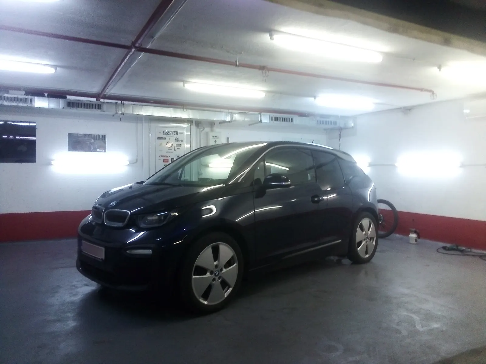 Folie LLumar ATR20 pe luneta BMW i3 Capparis Blue Metallic