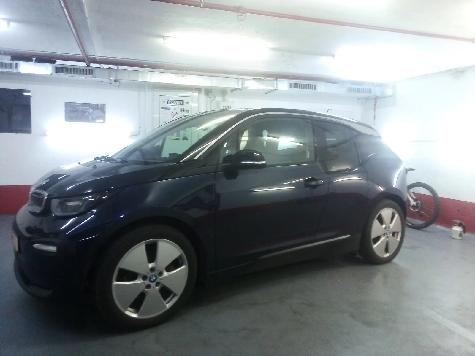 Rezultat final foliere BMW i3 Capparis Blue – LLumar ATR20 integral