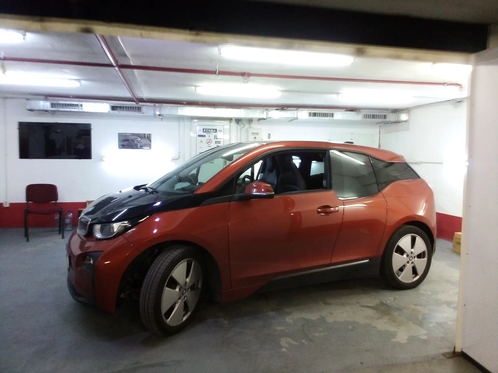 Rezultat final folie auto fumurie LLumar ATR20 – BMW i3 Fluid Copper