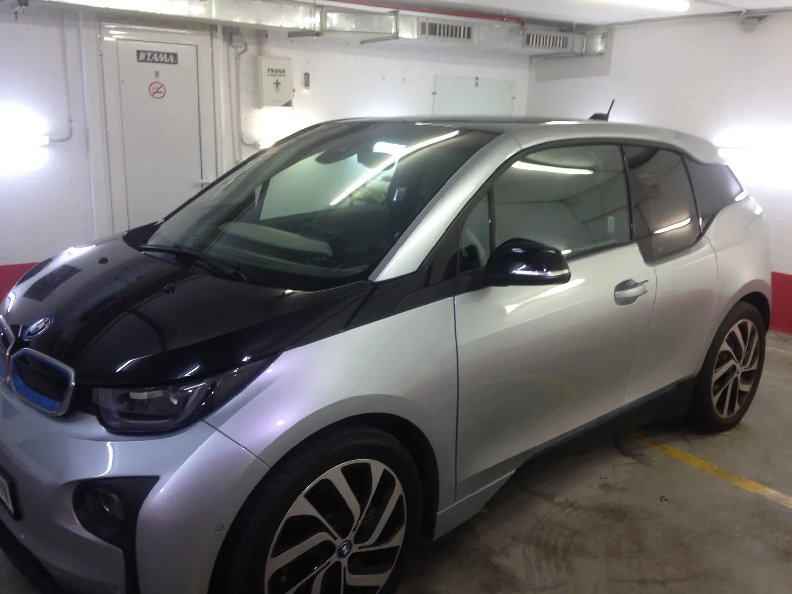 Folie auto LLumar ATR05 si AIR80 pe BMW i3 Fluid Silver Metallic – vedere fata