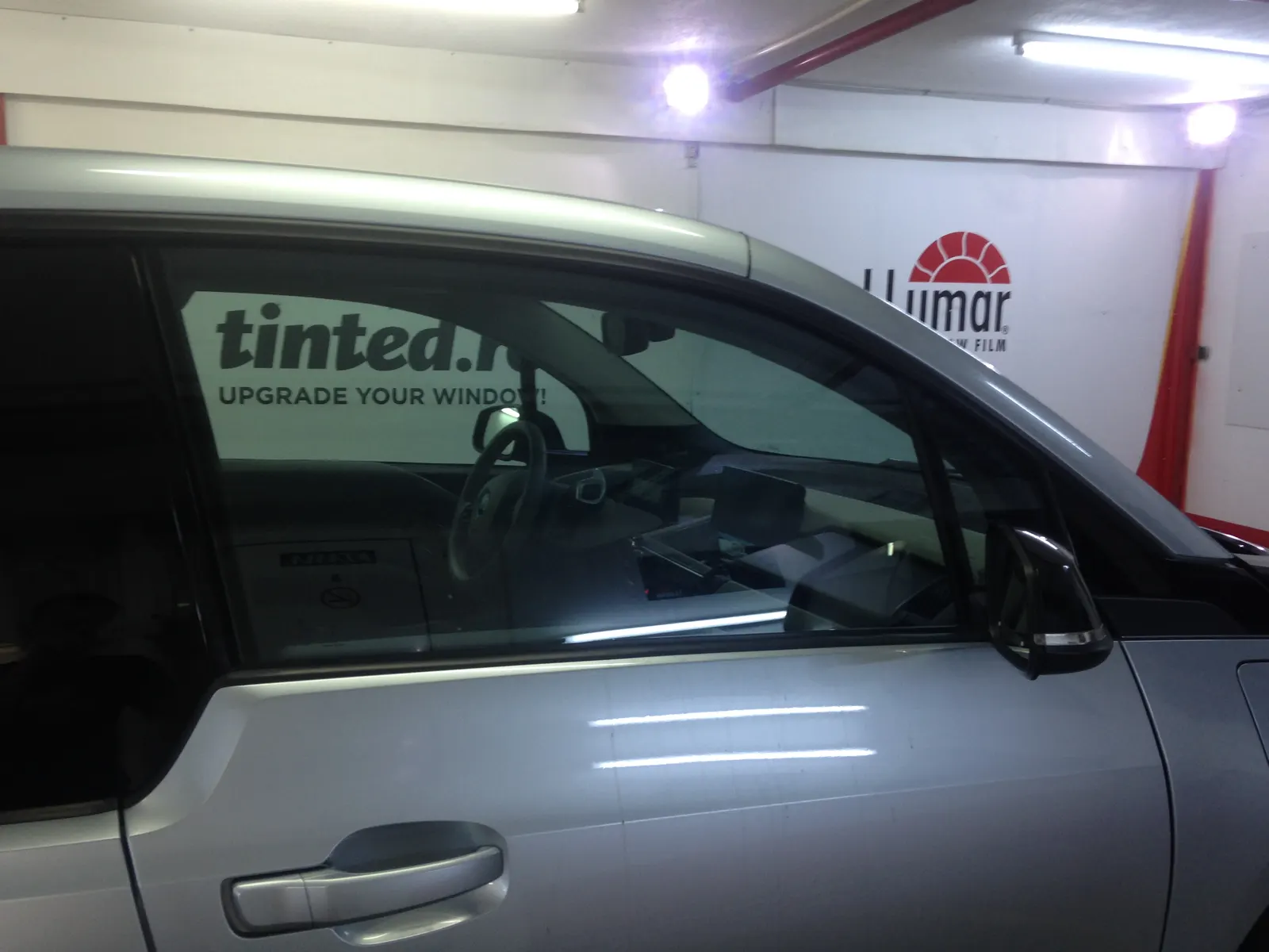 BMW i3 argintiu – folie fumurie LLumar ATR05 geamuri spate