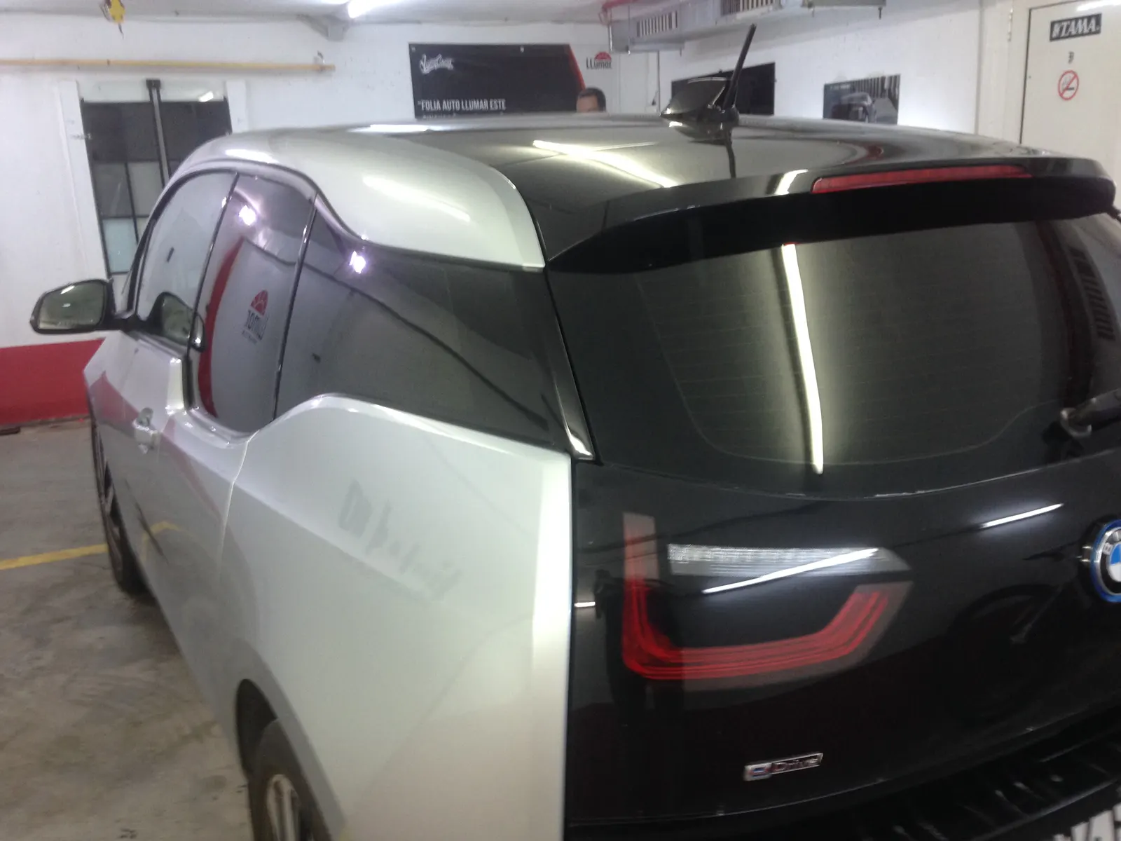 Rezultat final folie auto BMW i3 Fluid Silver – LLumar ATR05 si AIR80