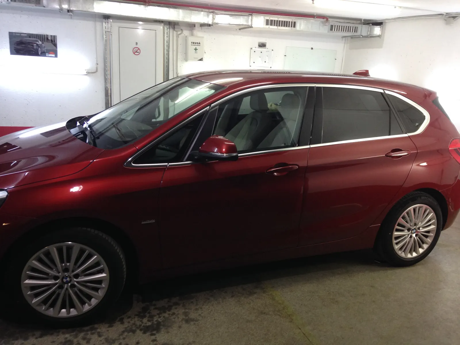 Montaj folie auto BMW Active Tourer F45 Melbourne Red – Tinted Window