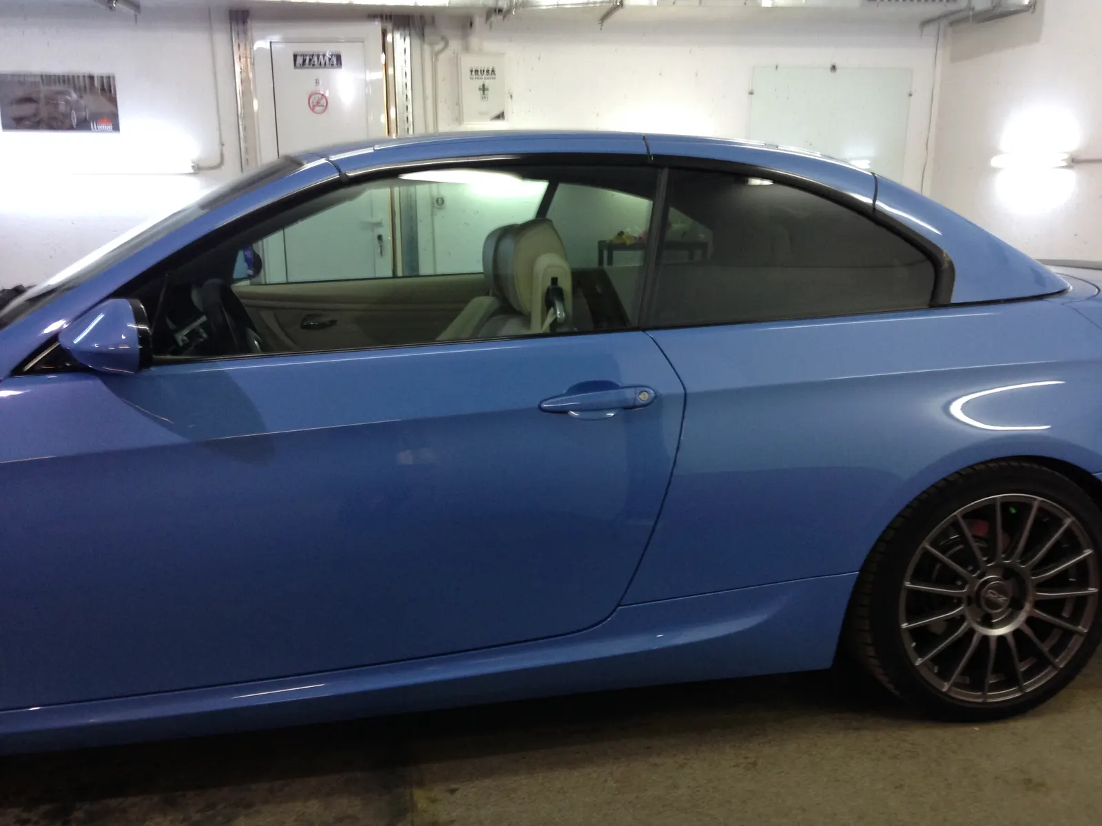 Detaliu folie fumurie LLumar ATR20 BMW E93 Cabriolet