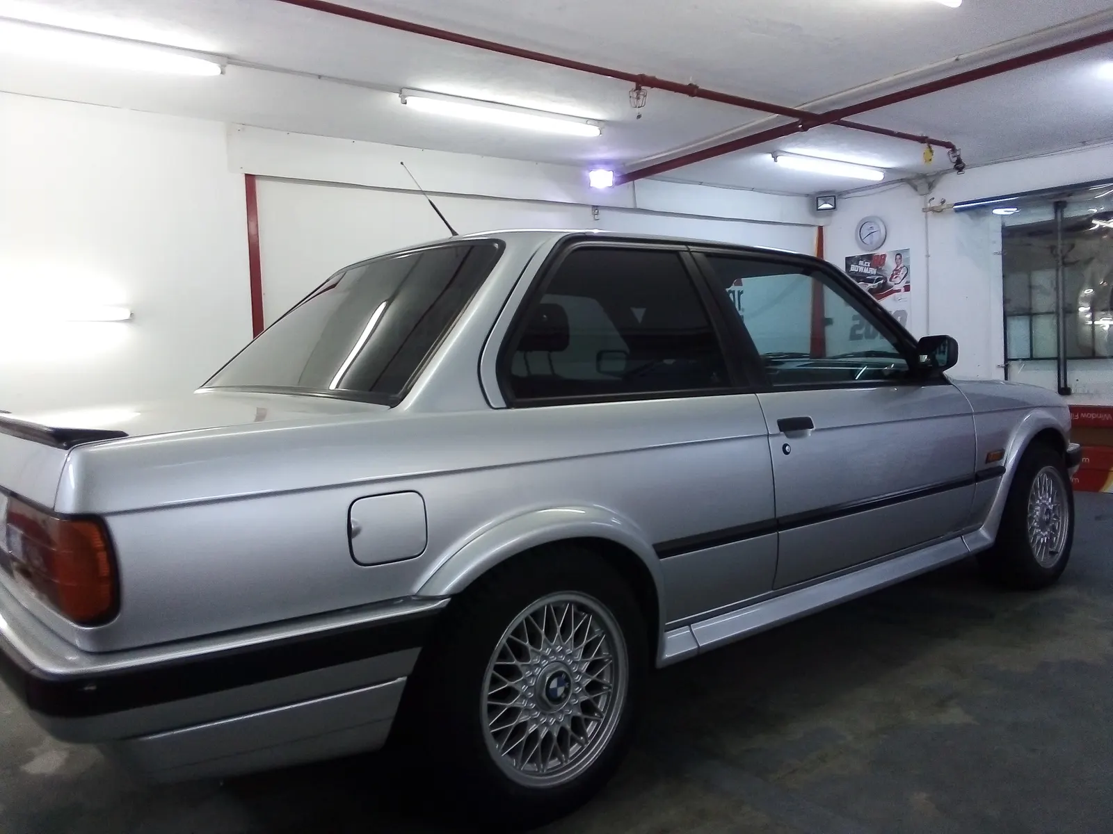 BMW E30 argintiu – geamuri fumurii folie LLumar CTX15 spate