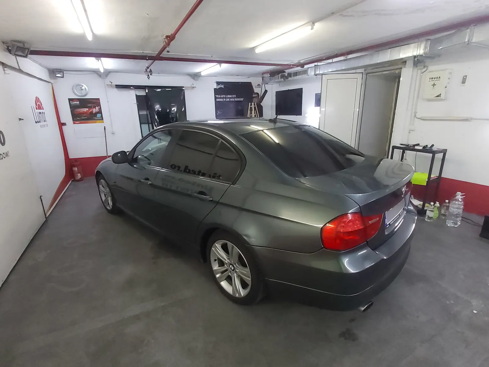 BMW E90 verde – geamuri foarte fumurii folie LLumar ATR05