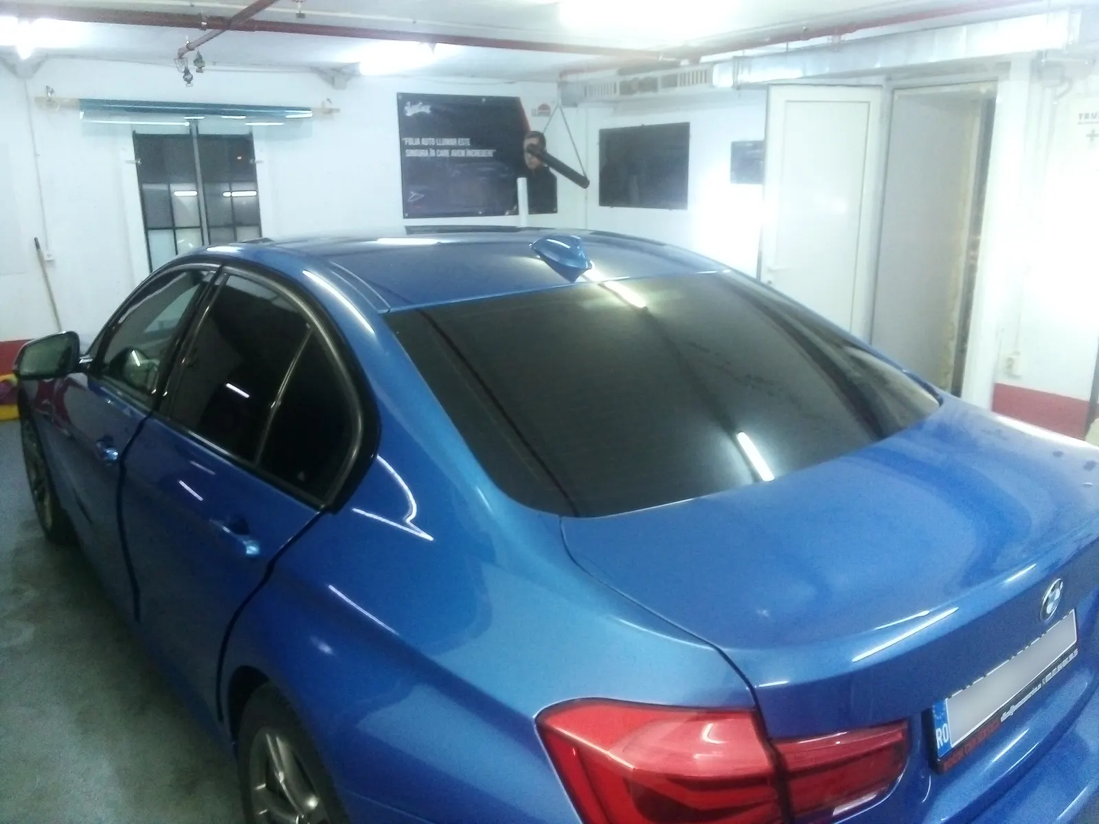 Folie transparenta LLumar AIR80 fata BMW Seria 3 F30 Estoril Blue