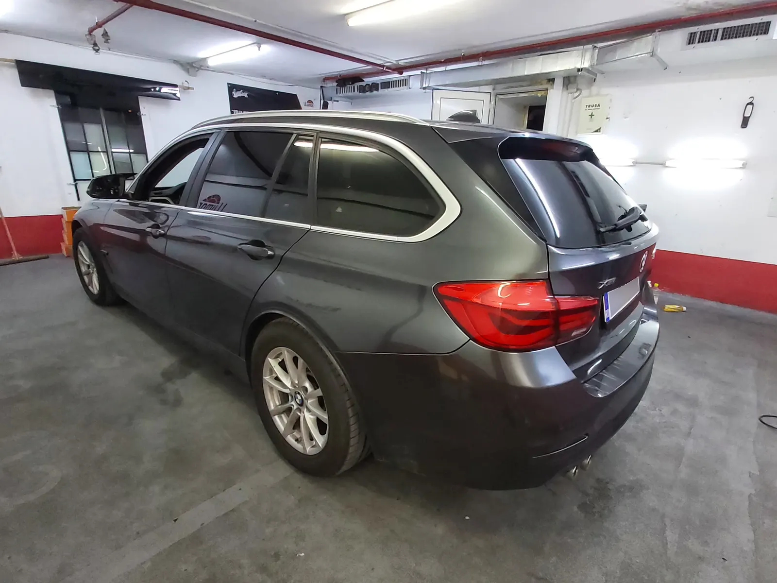 BMW F31 Touring gri – geamuri fumurii intense folie LLumar ATR05