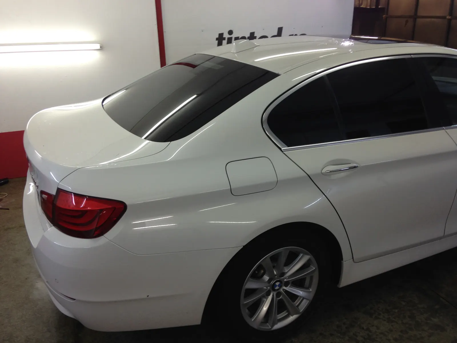 BMW Seria 5 F10 Alpine White – folie ceramica CTX05 geamuri