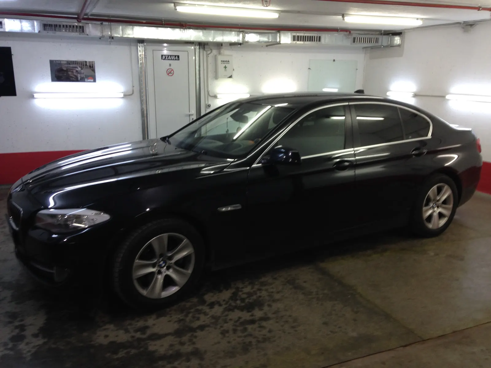 BMW Seria 5 F10 Black Sapphire – folie semi-fumurie ATR20