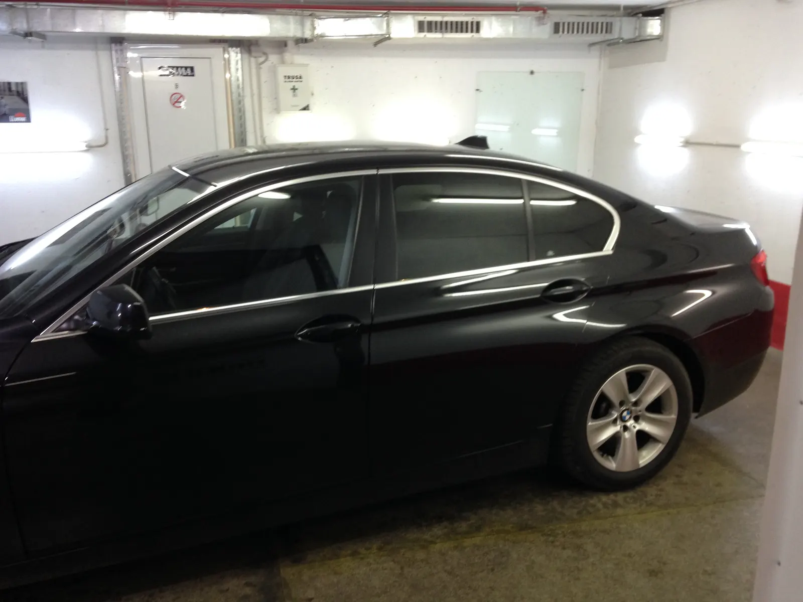 Detaliu folie LLumar ATR20 geamuri BMW F10 Black Sapphire