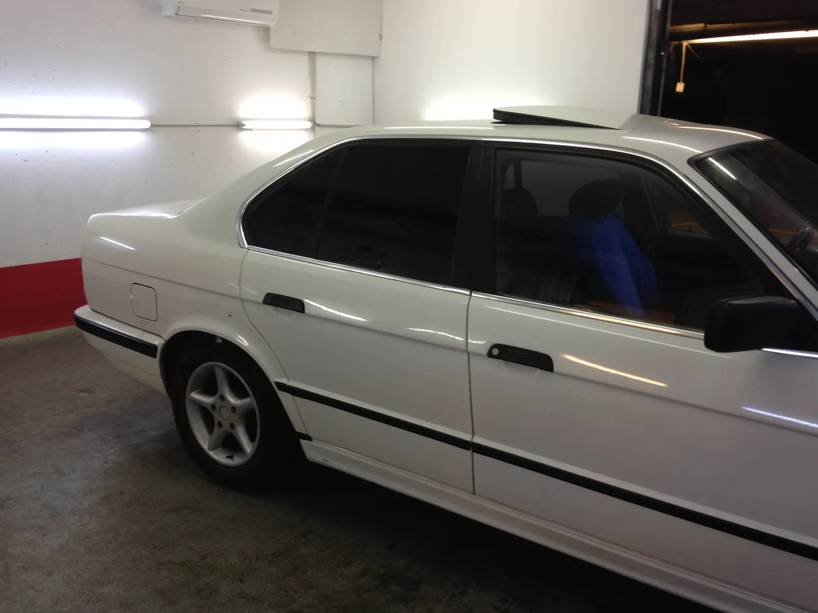Montaj Folie auto BMW Seria 5 E34 Alpine White – Tinted Window