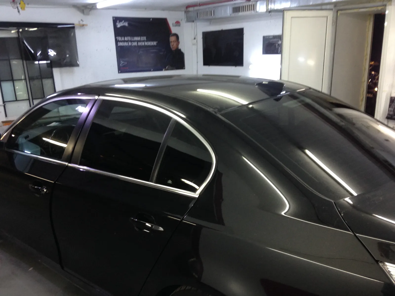 Montaj Folie auto BMW Seria 5 E60 Black Sapphire – Tinted Window