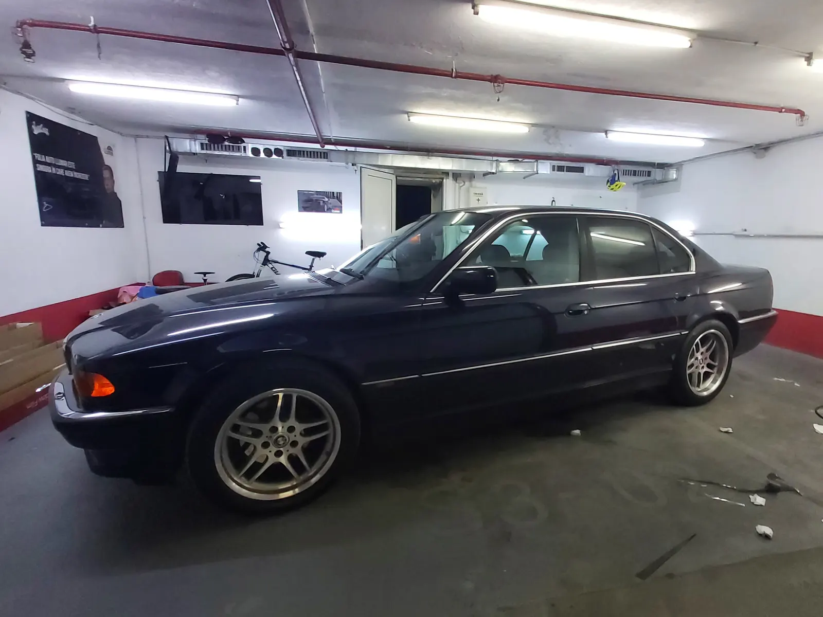 Montaj folie auto BMW Seria 7 E38 Midnight Blue – Tinted Window