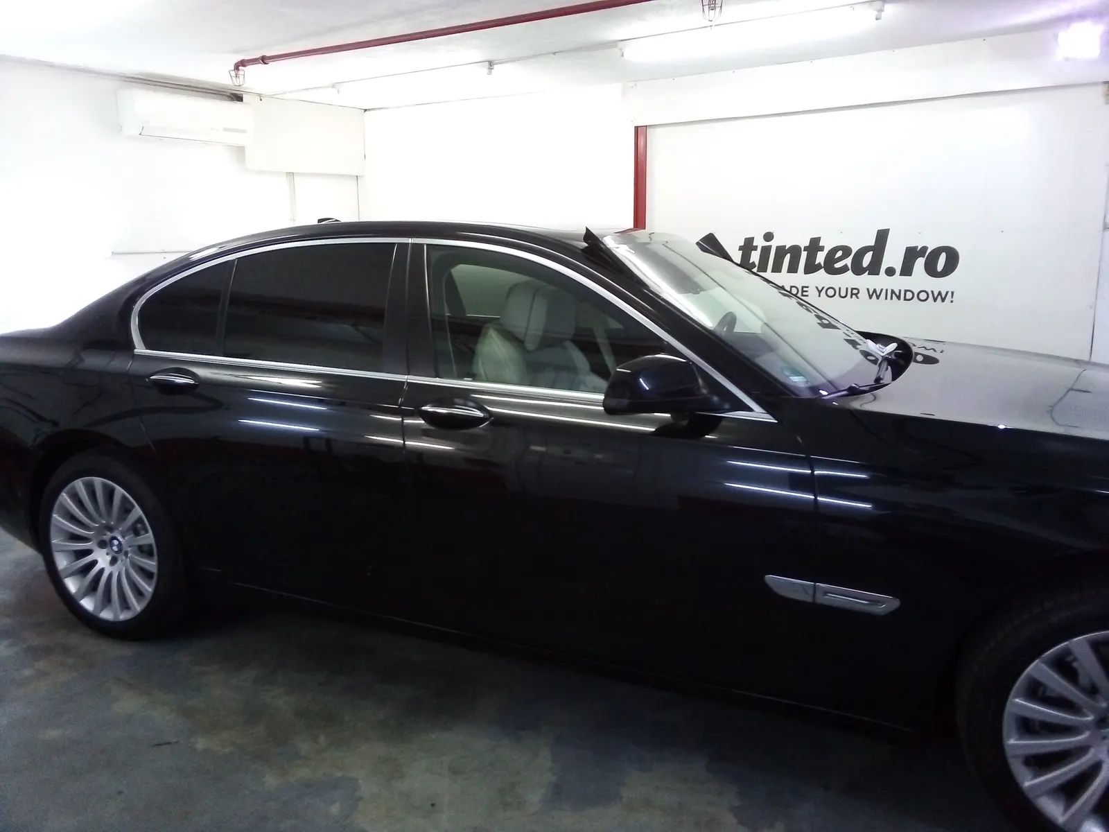 BMW F01 negru – geamuri fumurii intense folie LLumar ATR05