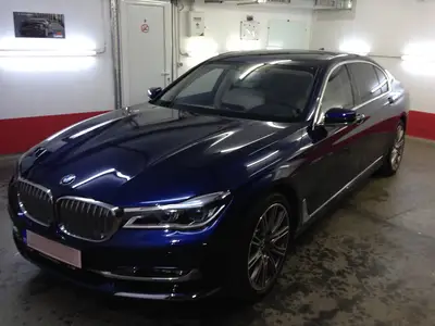 Folie auto LLumar CTX05 BMW Seria 7 G12 Imperial Blue Brillanteffekt – editie Next 100 Years