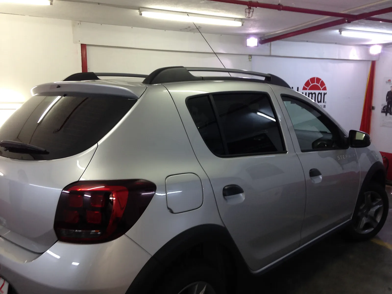 Dacia Sandero Stepway generația a doua Lunar Silver Metallic foliat cu folie ceramică CTX05 – profil lateral
