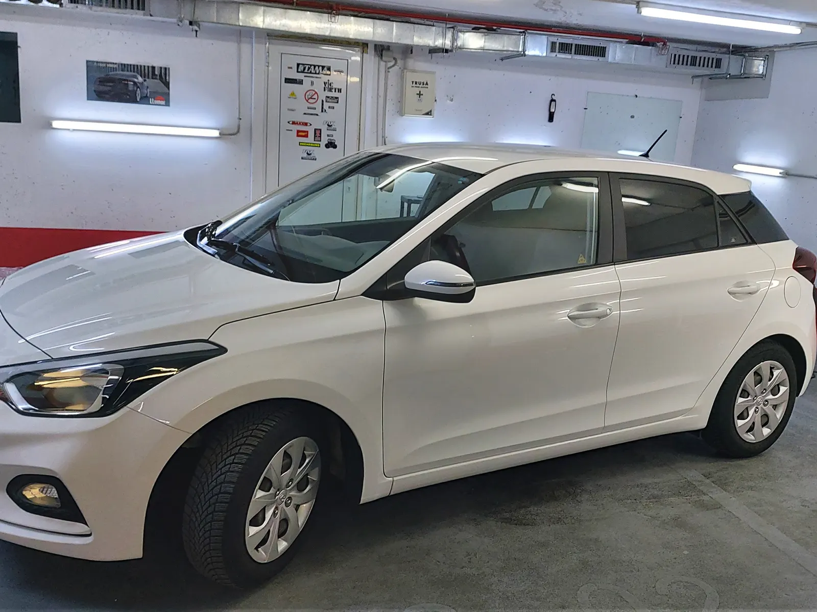 Hyundai i20 generația a doua foliat complet CTX15 – vedere spate