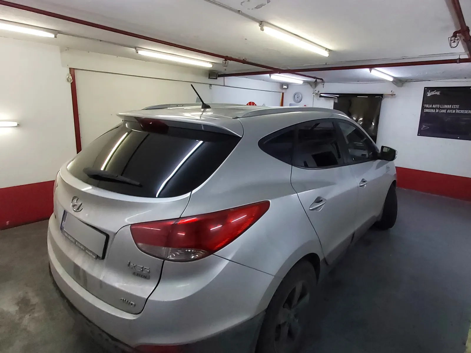 Lunetă și geam spate ix35 bej metalic cu folie LLumar ATR05 – exterior
