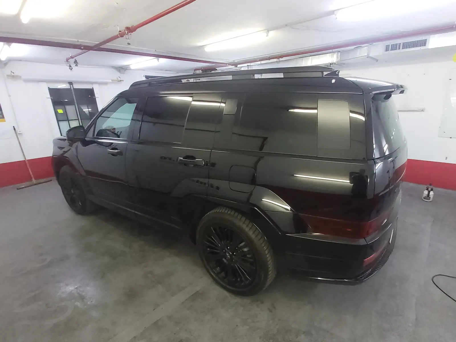 Hyundai Santa Fe MX5 generația a cincea Abyss Black Pearl cu folie ceramică CTX05