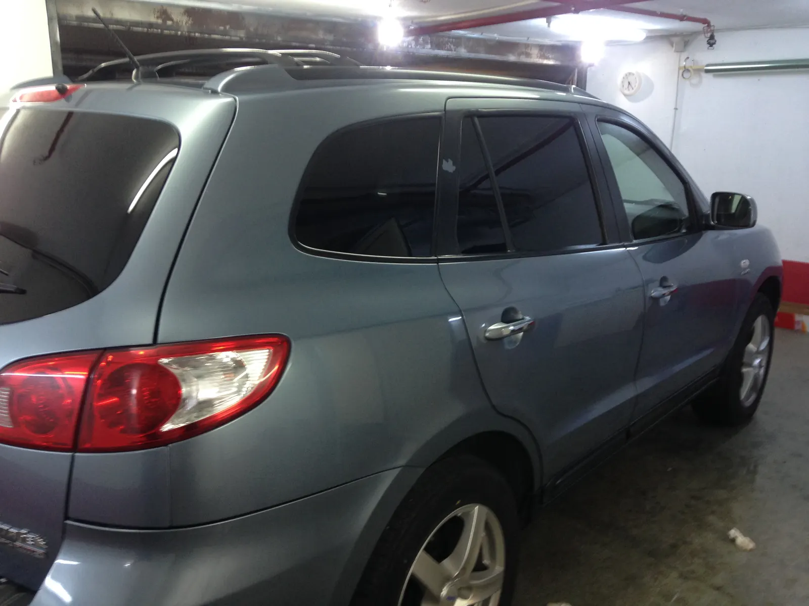 Hyundai Santa Fe generația a doua Steel Blue Metallic foliat cu LLumar CTX05 – profil lateral