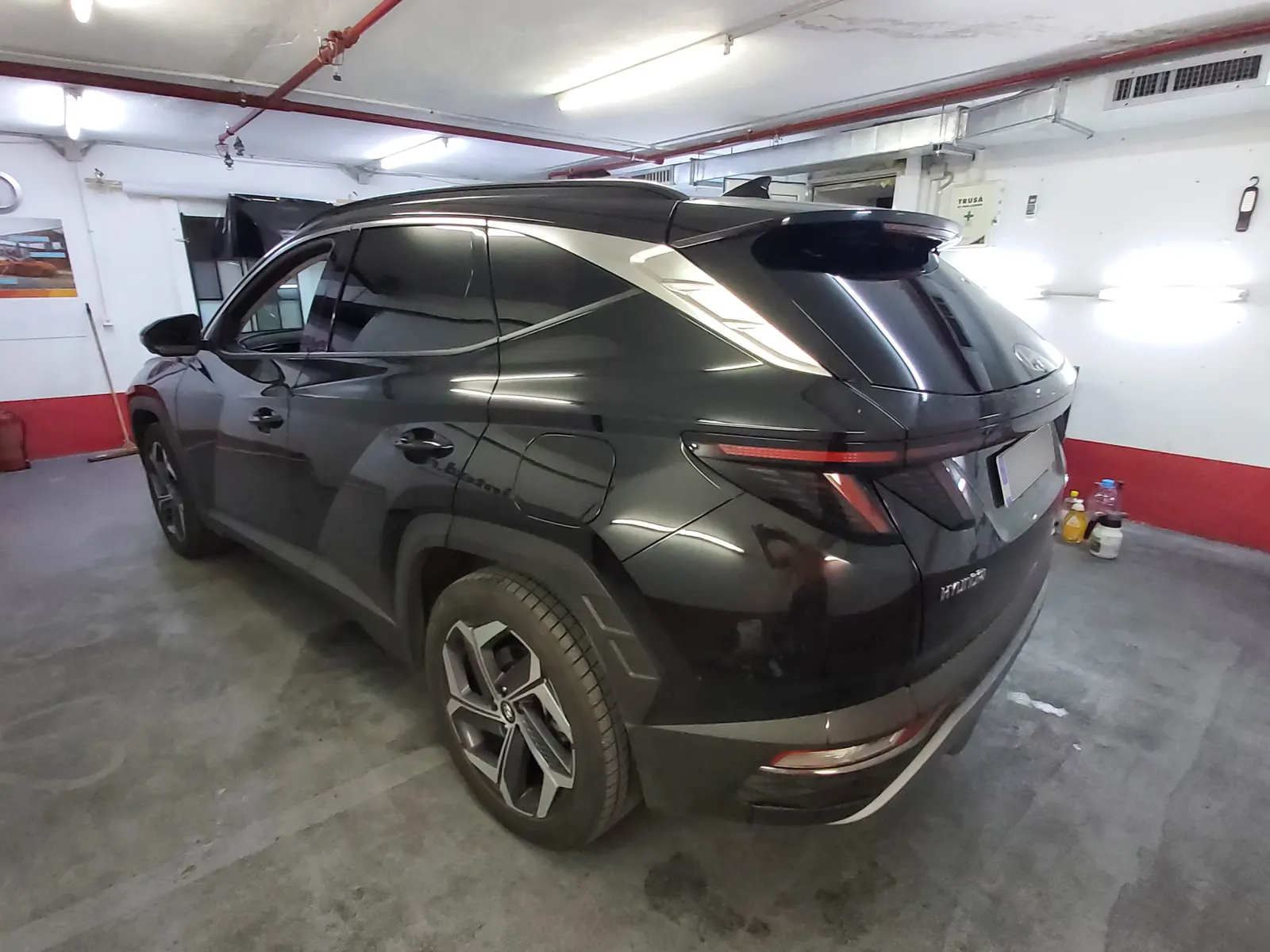 Hyundai Tucson generația a patra Phantom Black Metallic cu folie ceramică LLumar CTX05