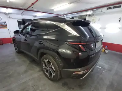 Hyundai Tucson generația a patra Phantom Black Metallic cu folie ceramică LLumar CTX05