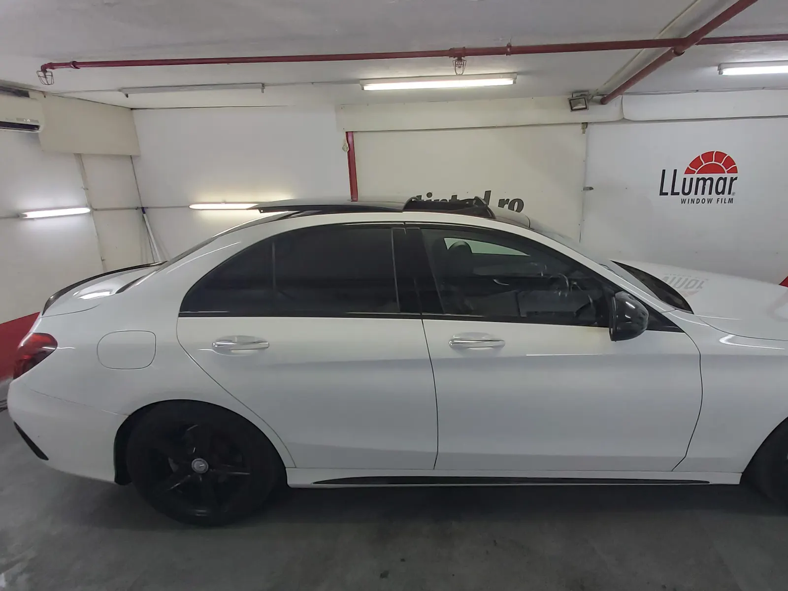 geamuri fumurii intense Mercedes C W205 Polar White folie LLumar ATR05