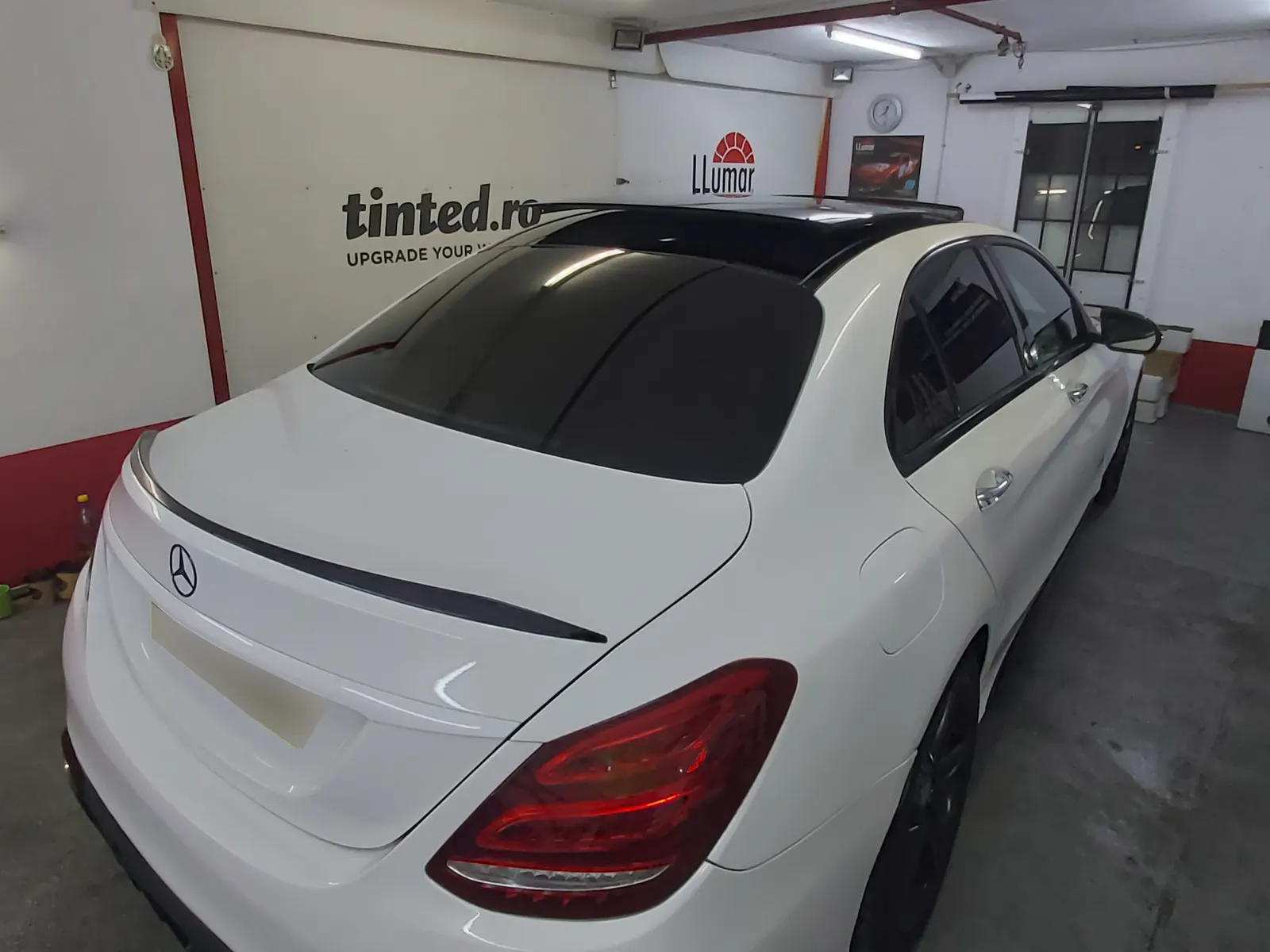 montaj folie LLumar ATR05 Mercedes Clasa C W205 alb polar