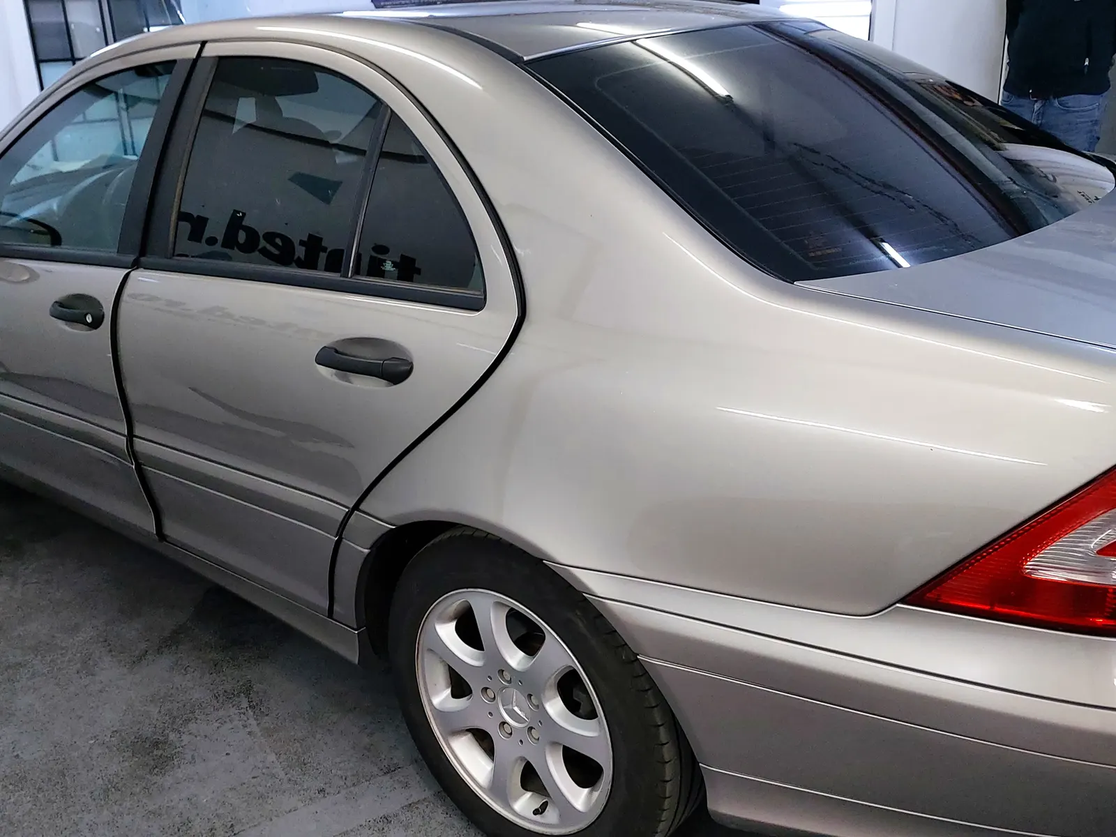 montaj folie ceramică Mercedes C W203 argintiu CTX15 omologat RAR