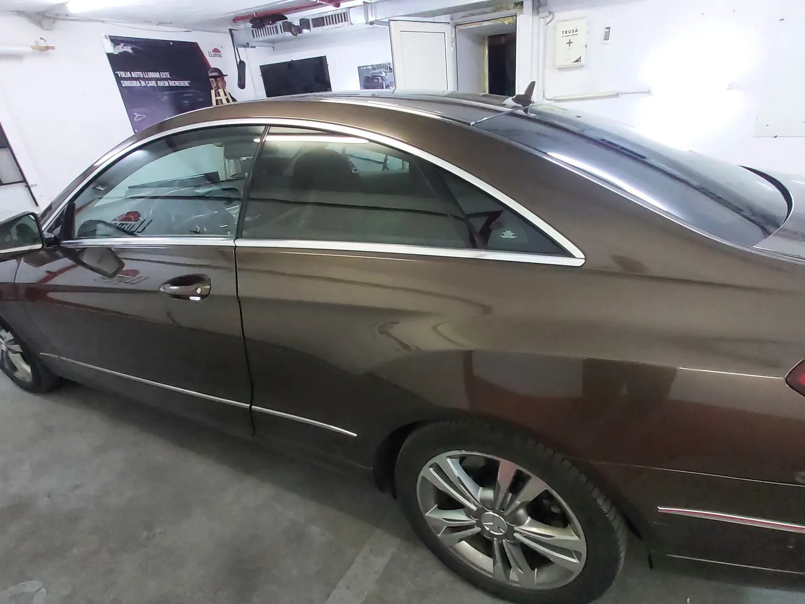 folie auto Mercedes Clasa E coupe maro citrin efect elegant ATR20