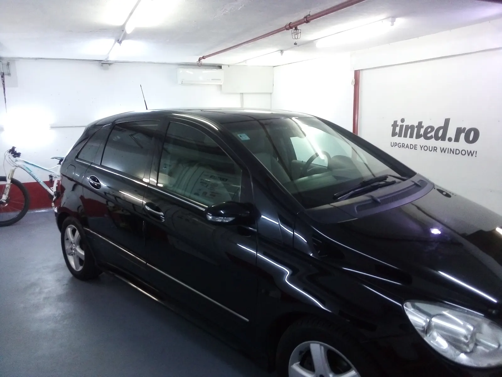 folie auto Mercedes Clasa B W245 negru cosmic metalic LLumar ATR05