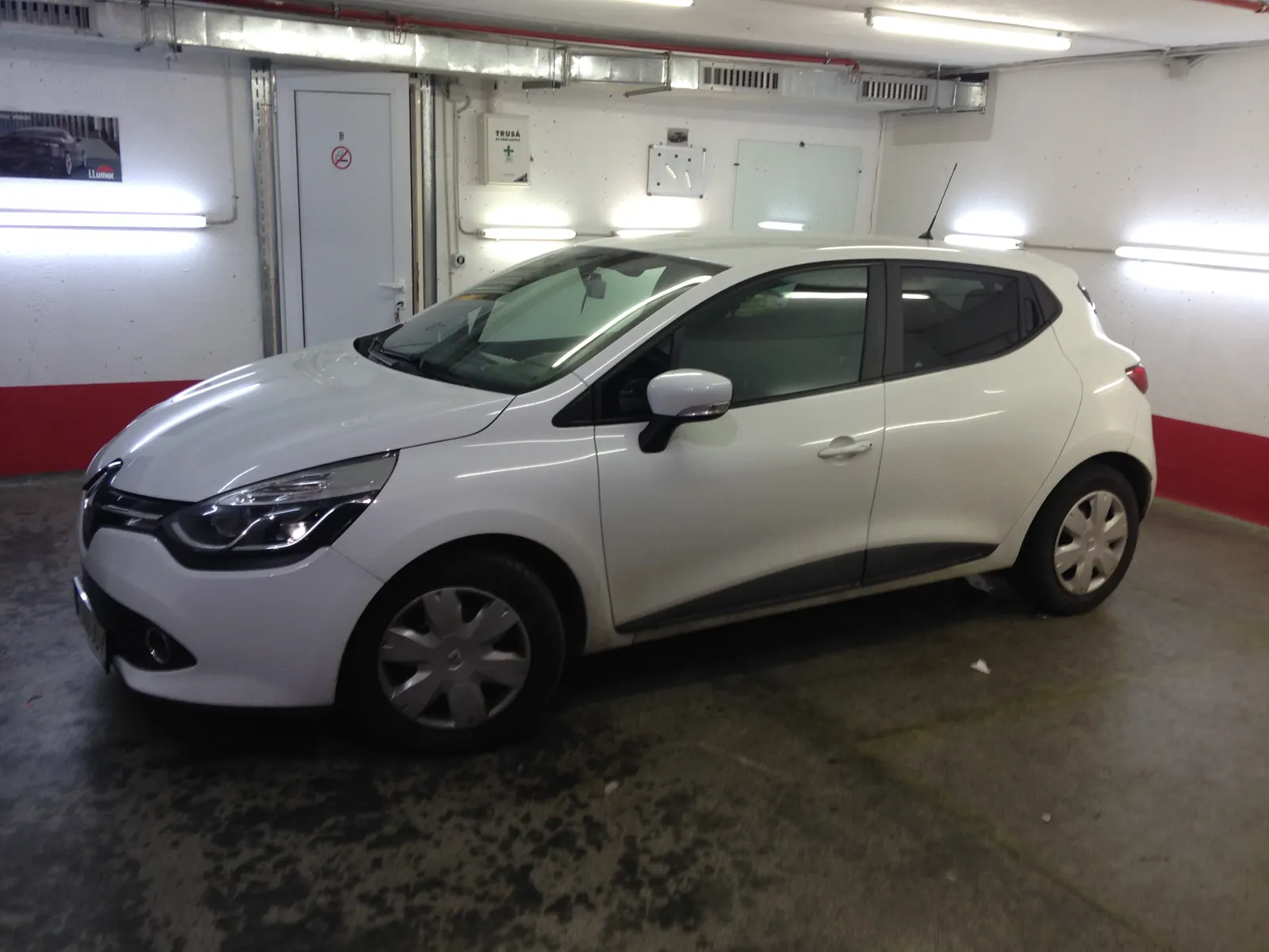 folie auto Renault Clio generația a patra Glacier White – LLumar CTX15 geamuri fumurii