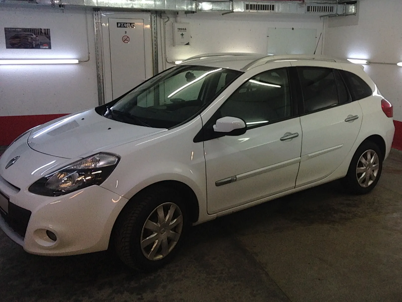 Renault Clio Estate generația a treia Glacier White – vedere laterală completă folie CTX35